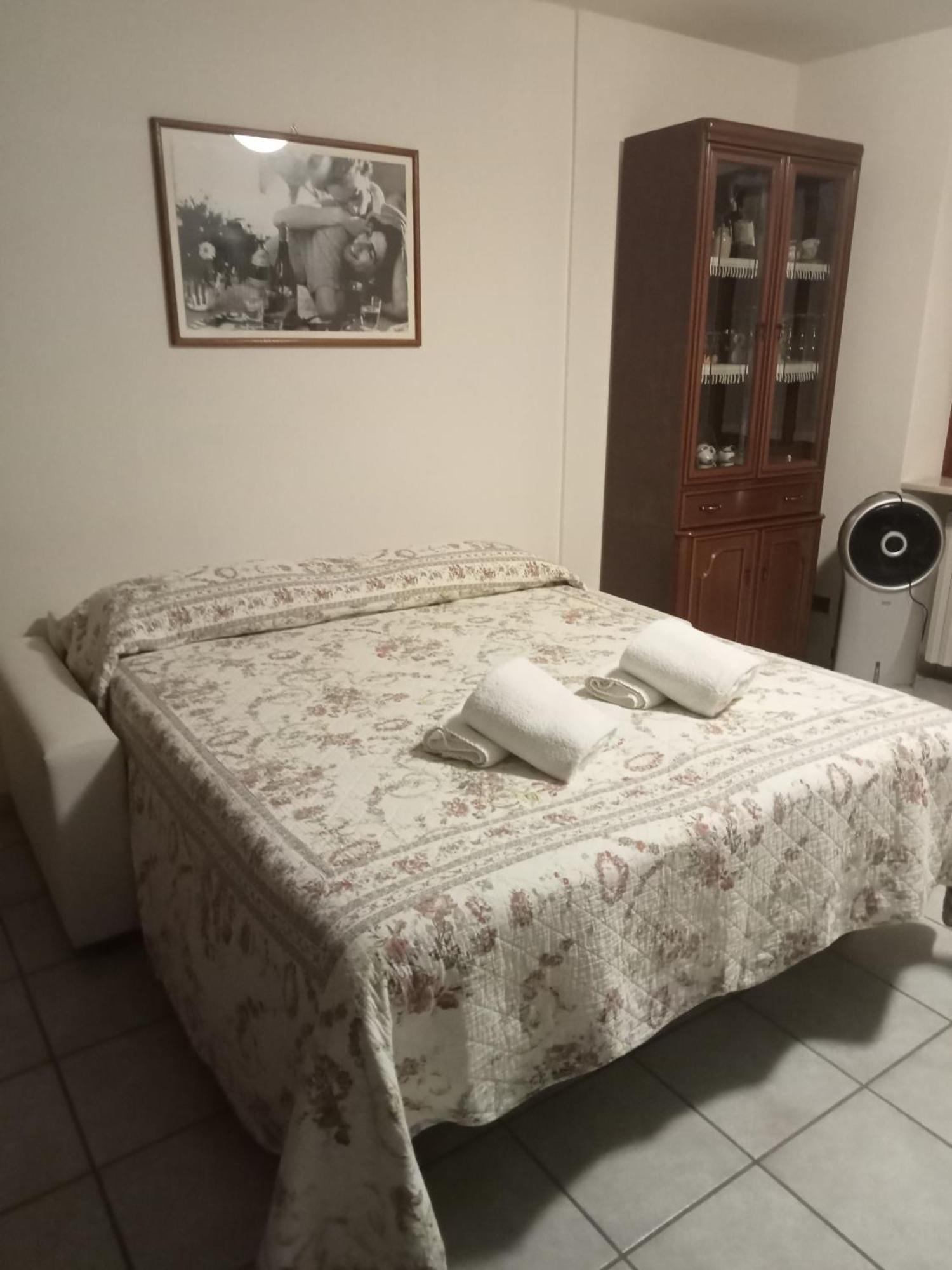 Locazione Turistica Isabella Appartement Castelnuovo del Garda Buitenkant foto